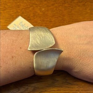 Hinged silver bangle